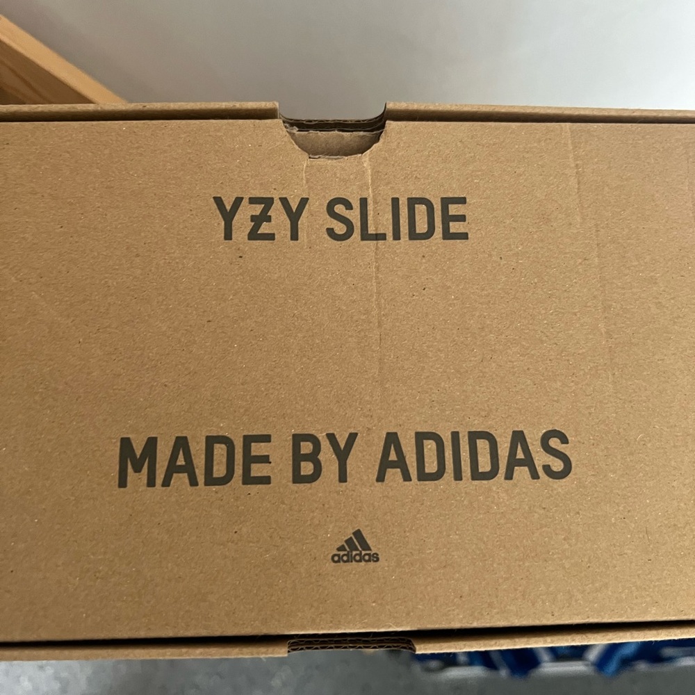 NWT adidas Yeezy Slide Resin with box Size 8 UK (around 10 US) UNISEX - Picture 9 of 9